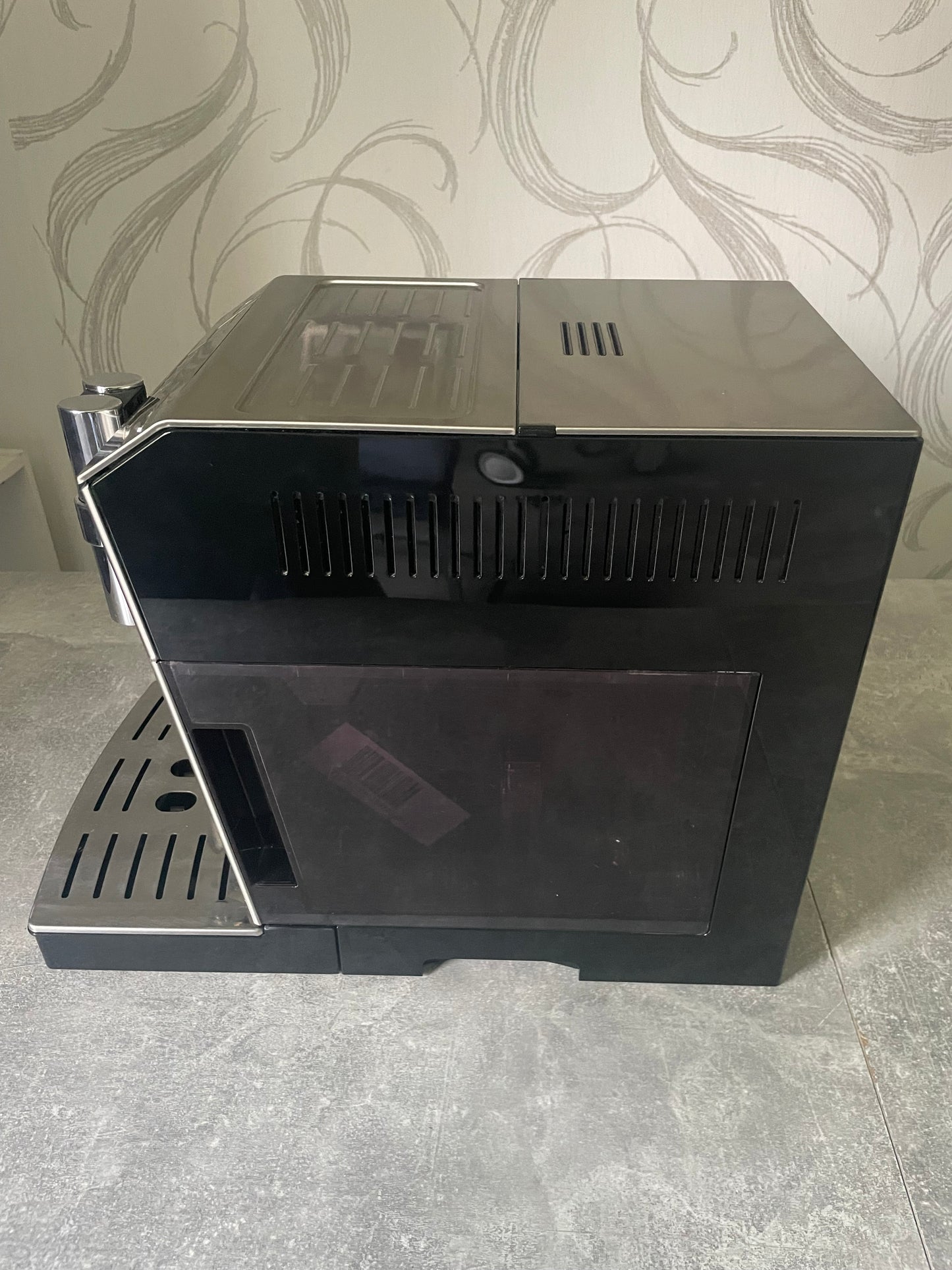 DeLonghi ECAM 28.466 MB mit Milchbehälter