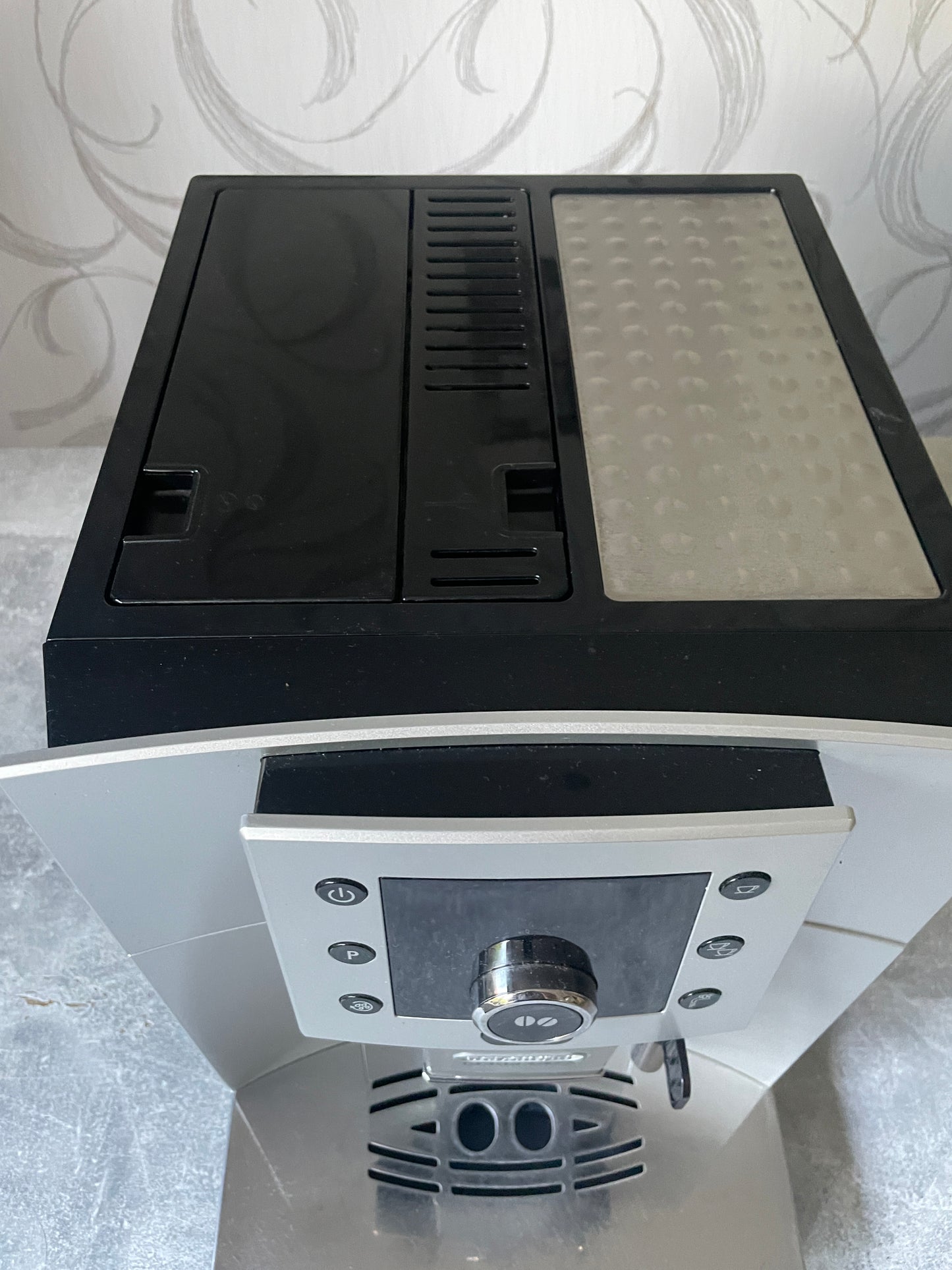 DeLonghi ESAM 5500 Perfecta Cappuccino mit Milchbehälter