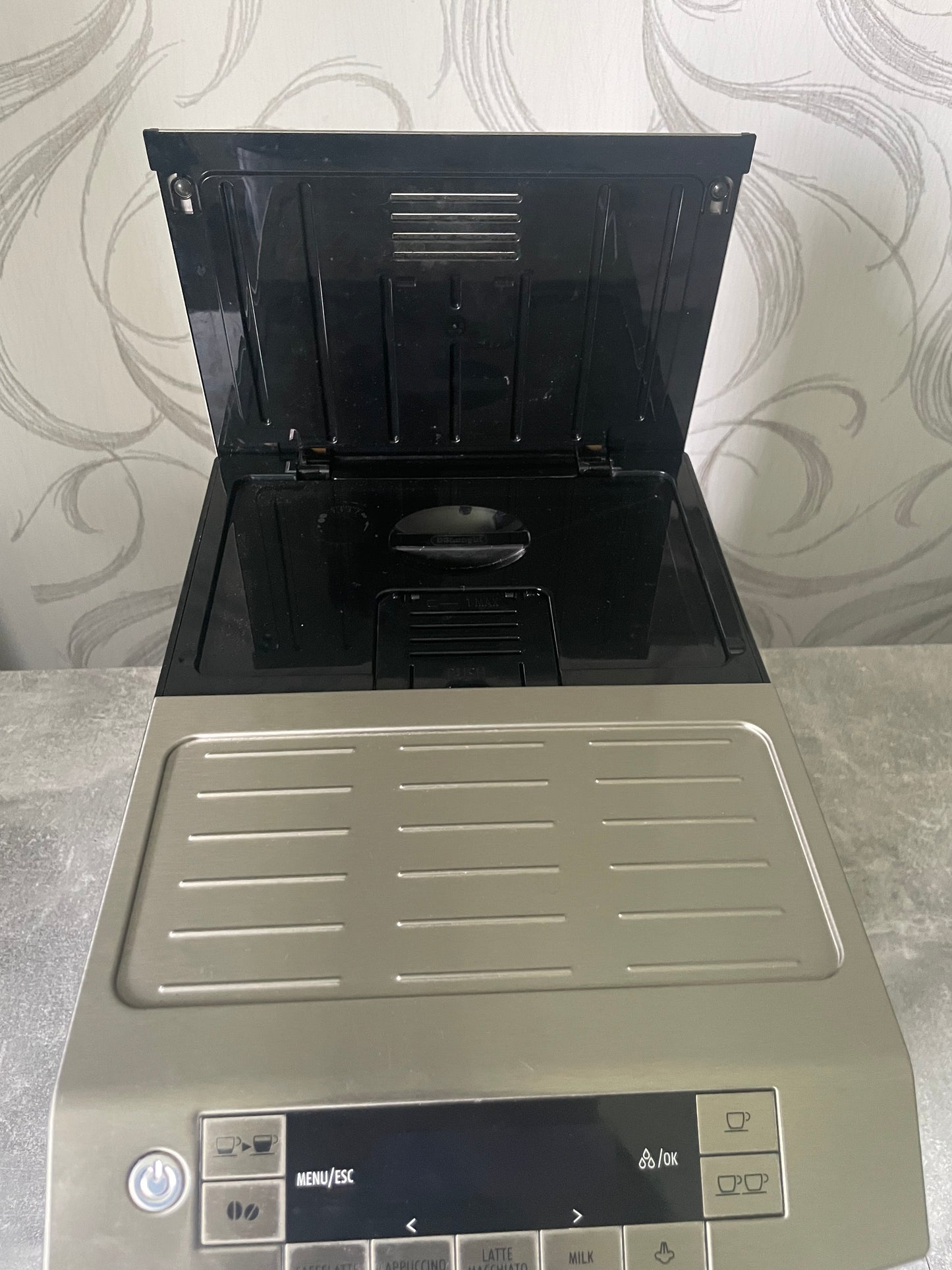 DeLonghi ECAM 28.466 MB mit Milchbehälter