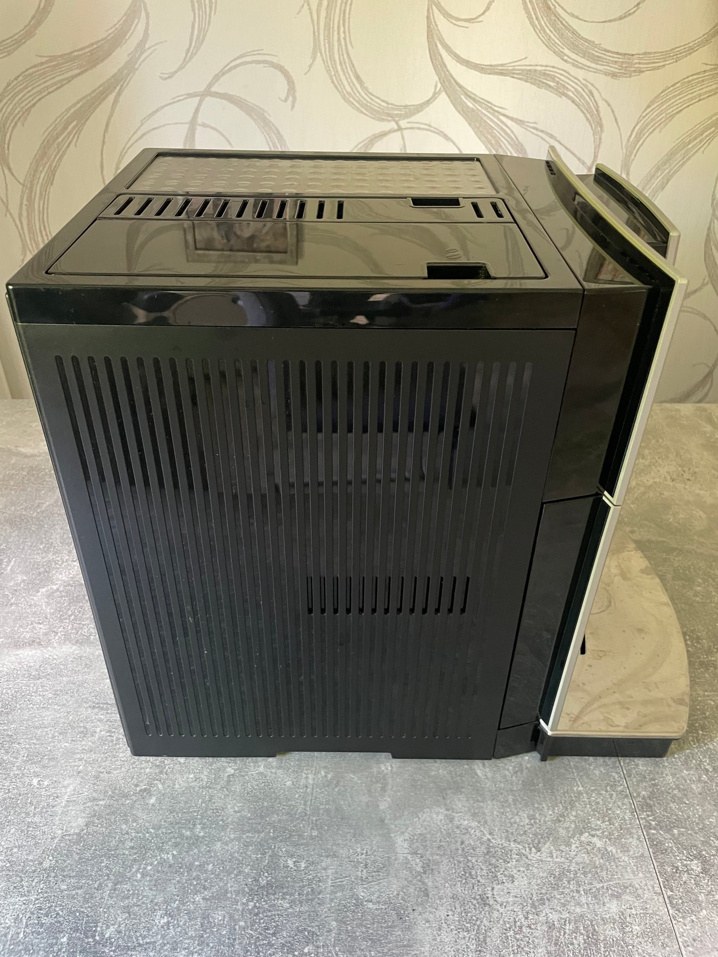 DeLonghi ESAM 5500 Perfecta Cappuccino mit Milchbehälter