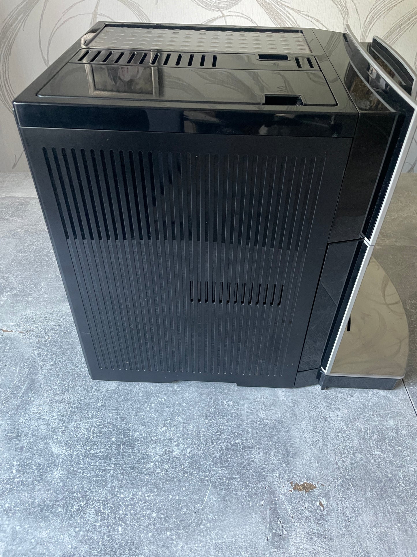 DeLonghi ESAM 5500 Perfecta Cappuccino mit Milchbehälter