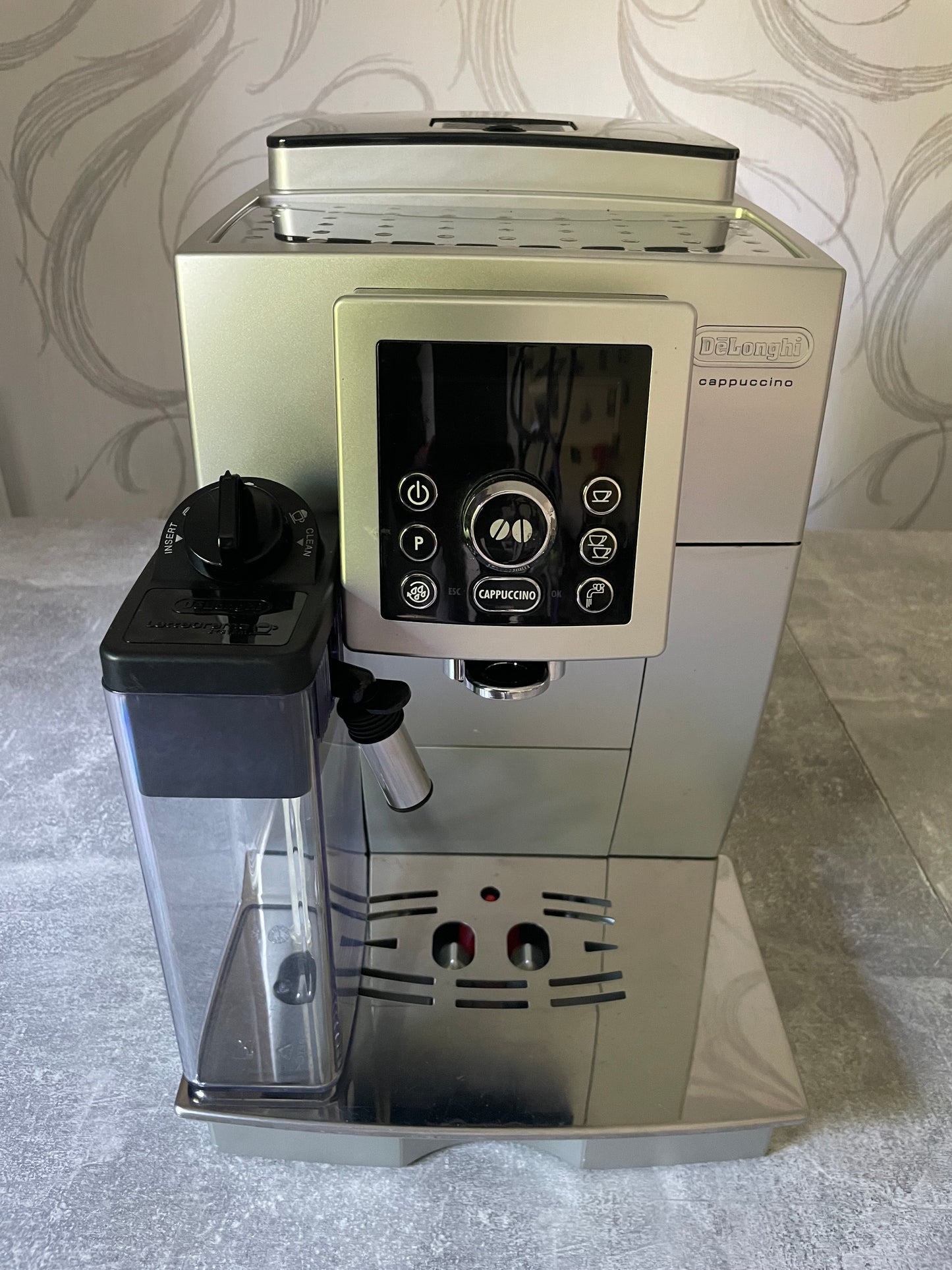 DeLonghi ECAM 23.466 mit Milchbehälter