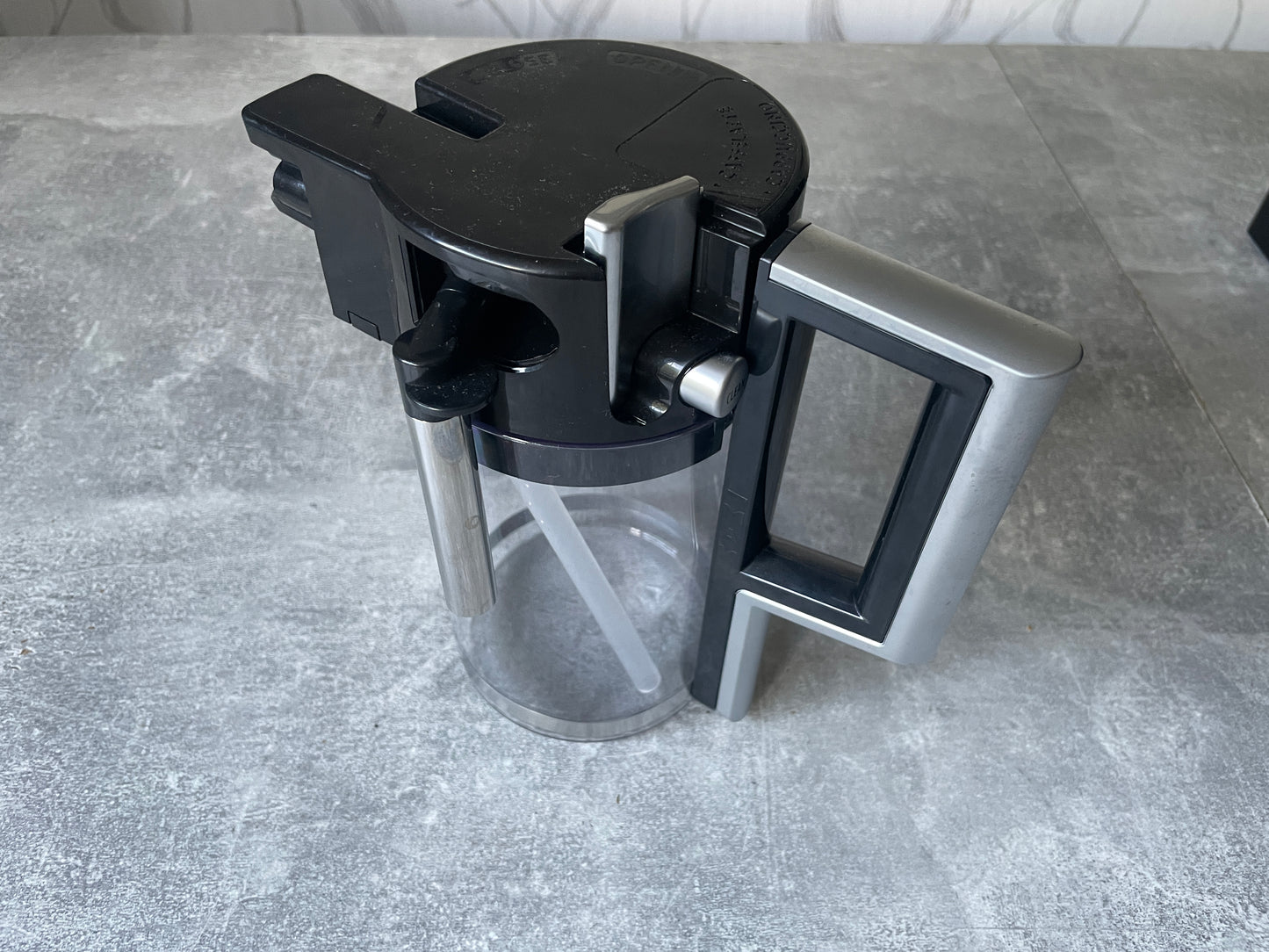 DeLonghi ESAM 5500 Perfecta Cappuccino mit Milchbehälter