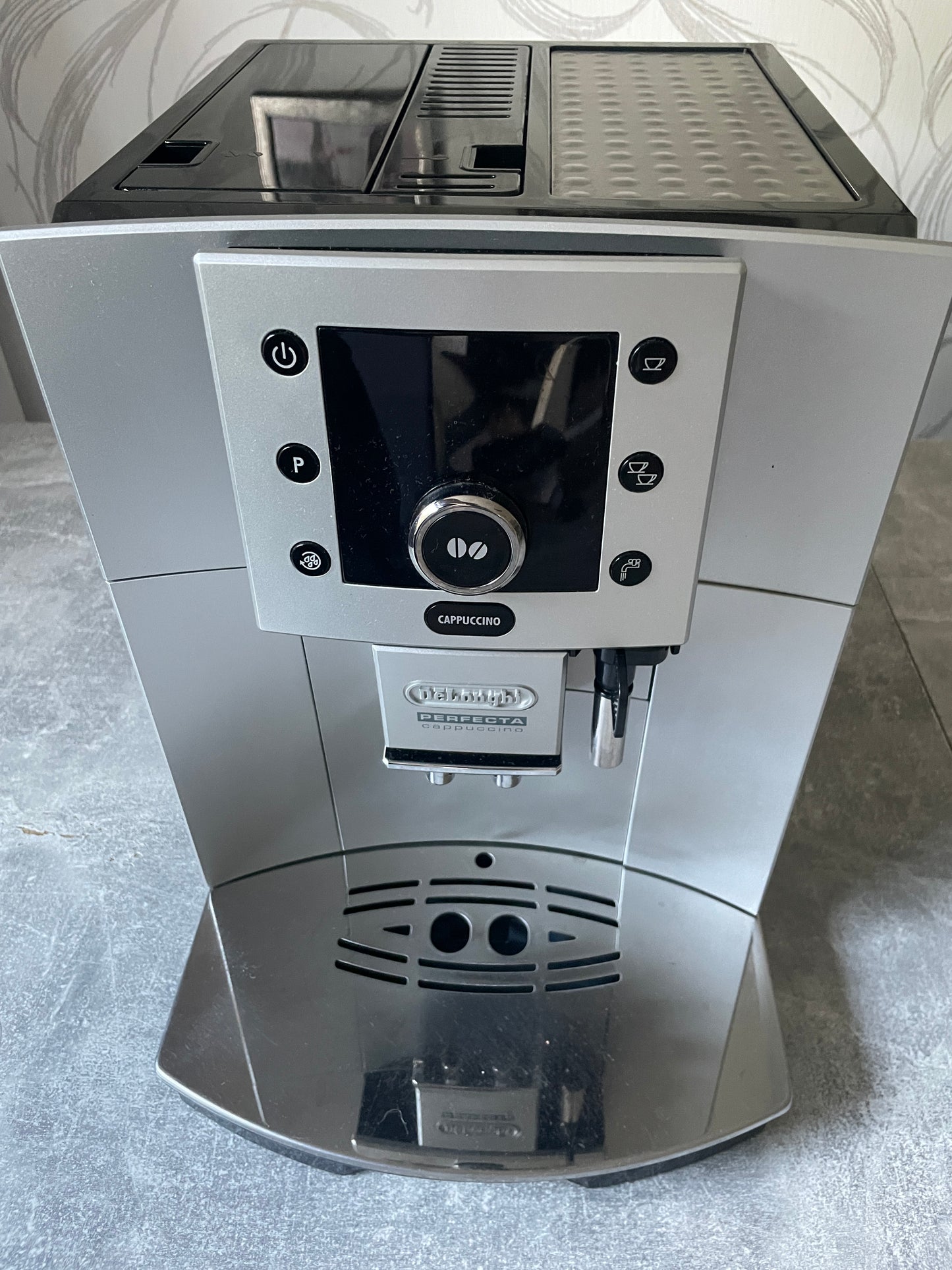 DeLonghi ESAM 5500 Perfecta Cappuccino mit Milchbehälter