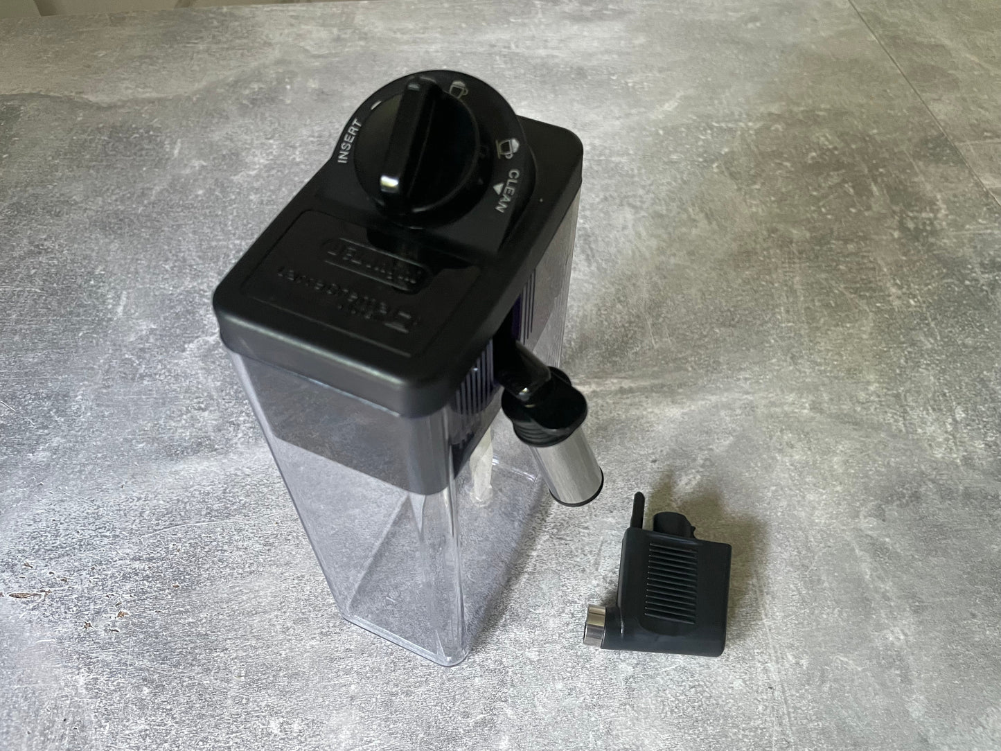 DeLonghi ECAM 23.466 mit Milchbehälter