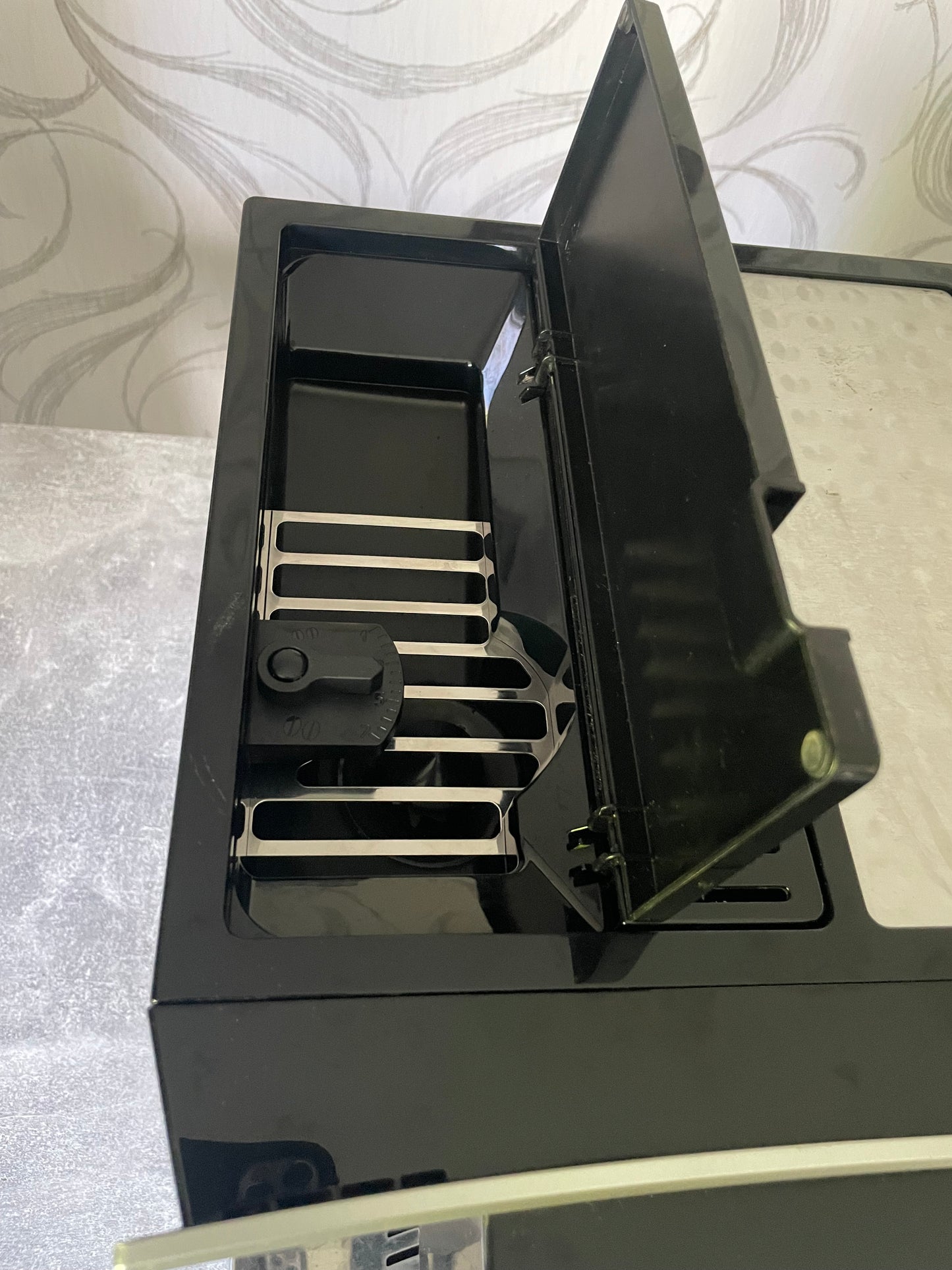 DeLonghi ESAM 5500 Perfecta Cappuccino mit Milchbehälter