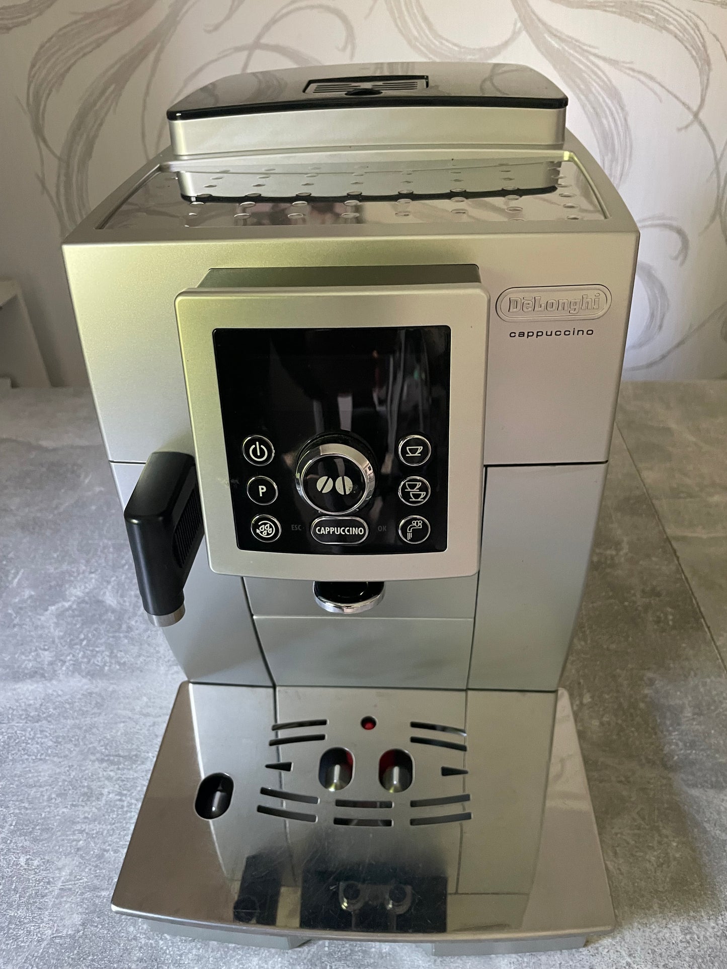 DeLonghi ECAM 23.466 mit Milchbehälter