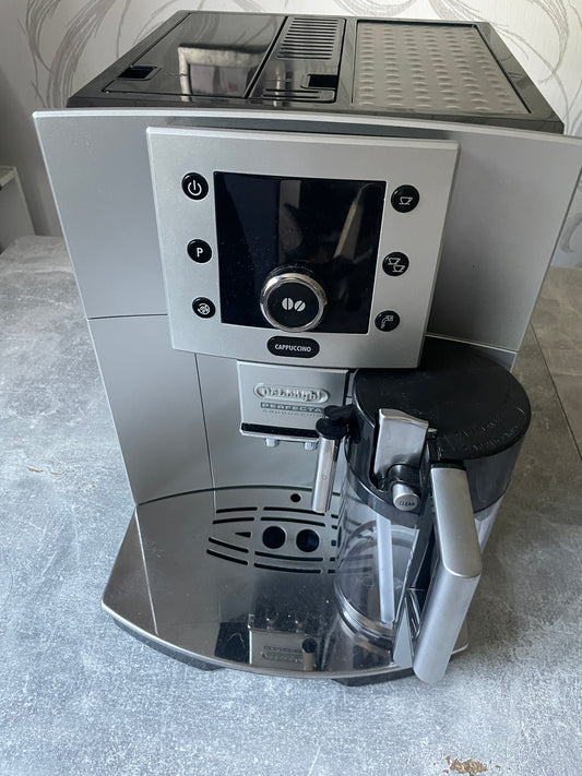 DeLonghi ESAM 5500 Perfecta Cappuccino mit Milchbehälter
