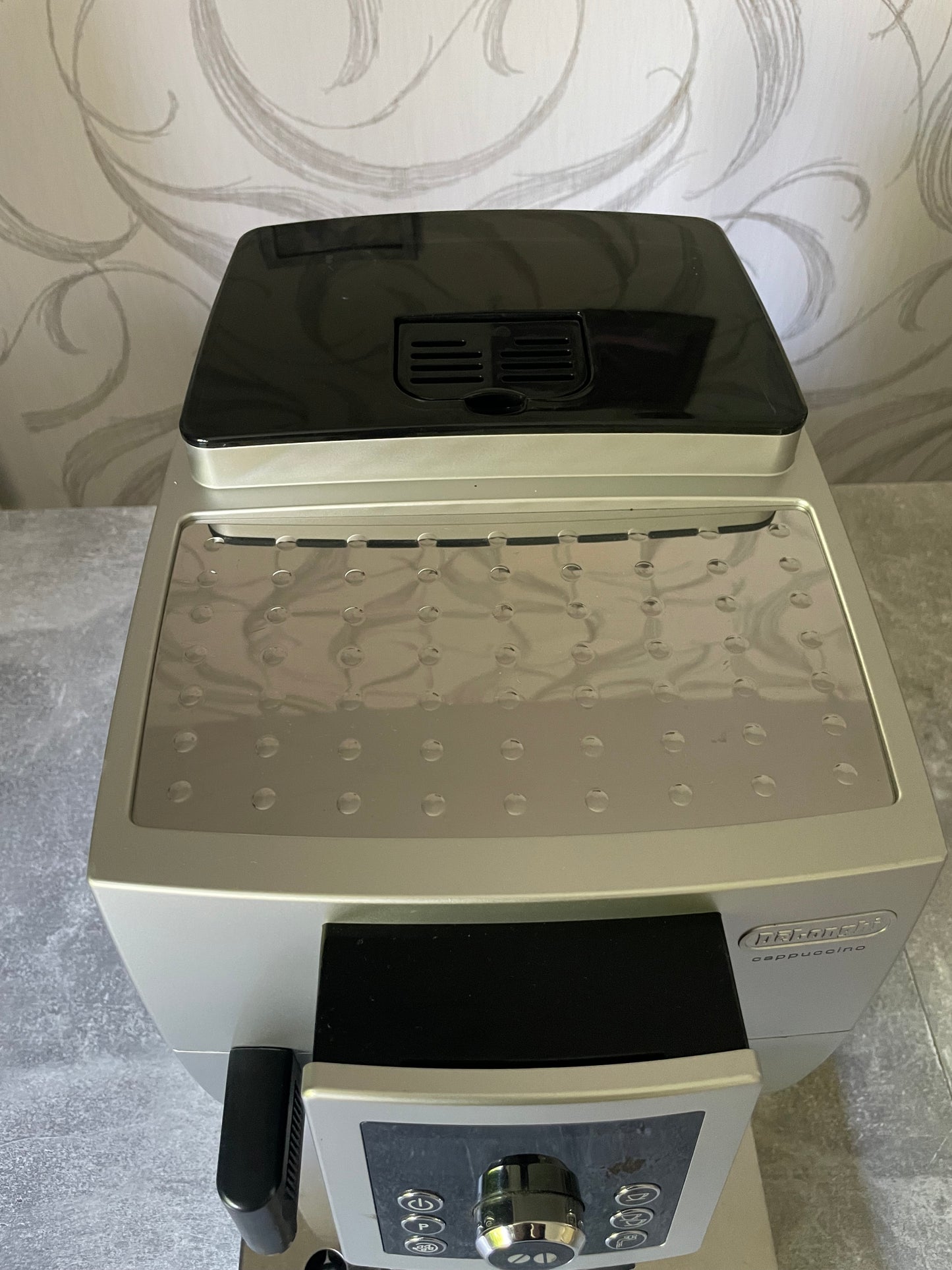 DeLonghi ECAM 23.466 mit Milchbehälter