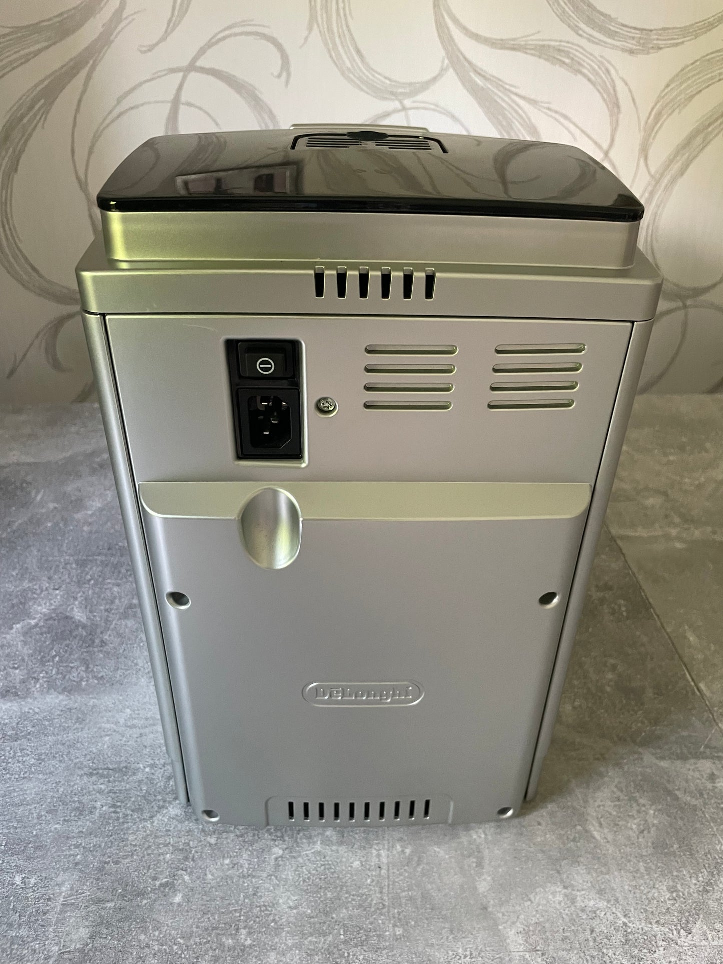DeLonghi ECAM 23.466 mit Milchbehälter