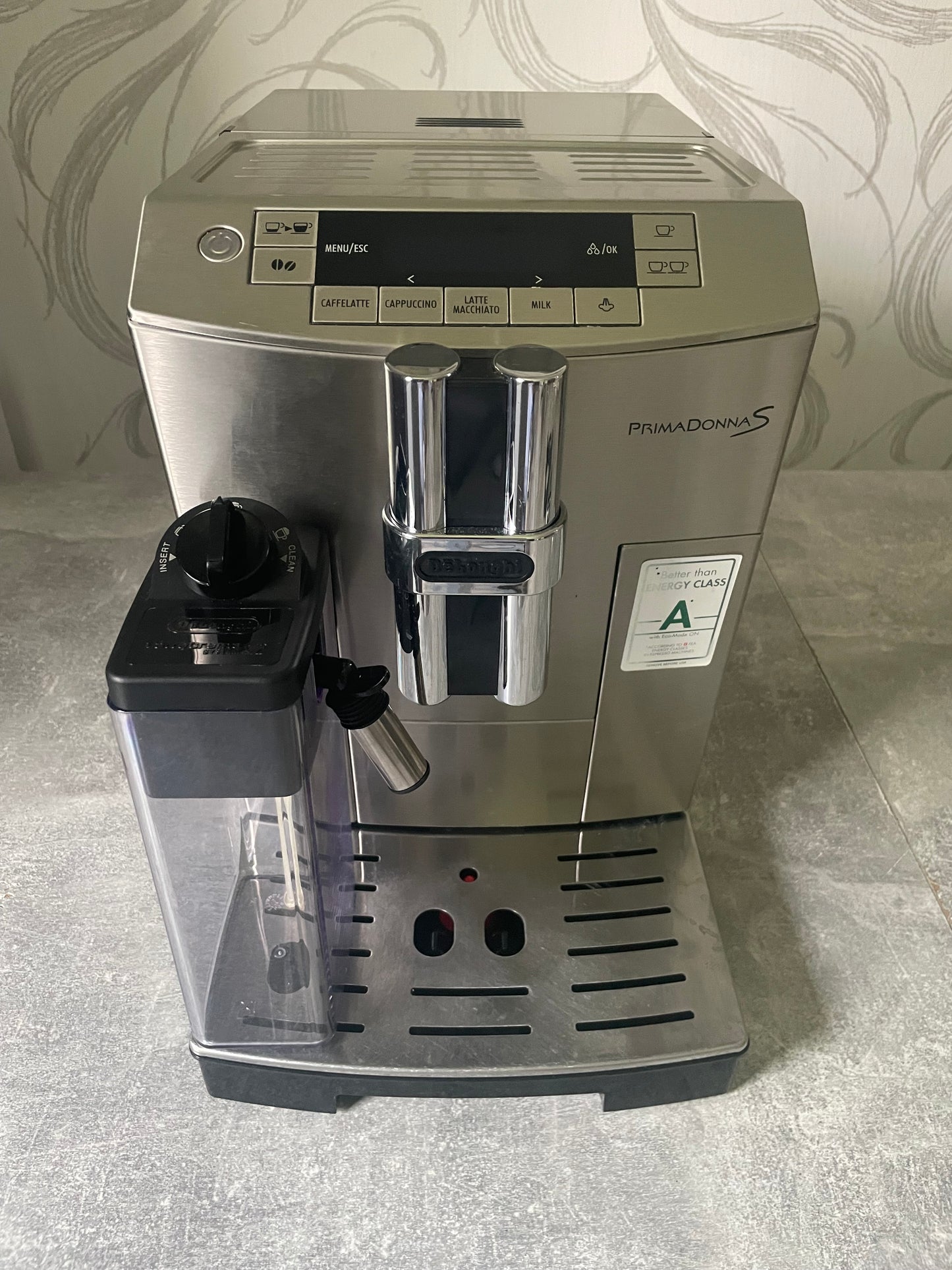 DeLonghi ECAM 28.466 MB mit Milchbehälter