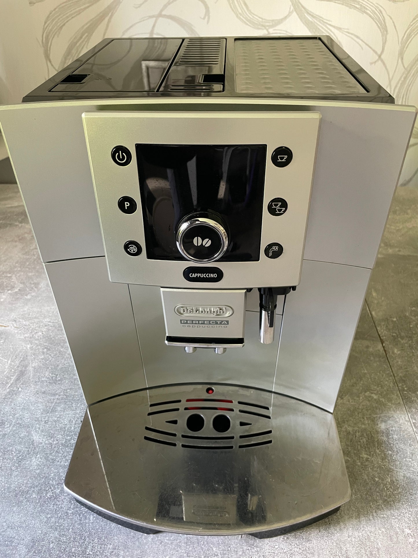 DeLonghi ESAM 5500 Perfecta Cappuccino mit Milchbehälter