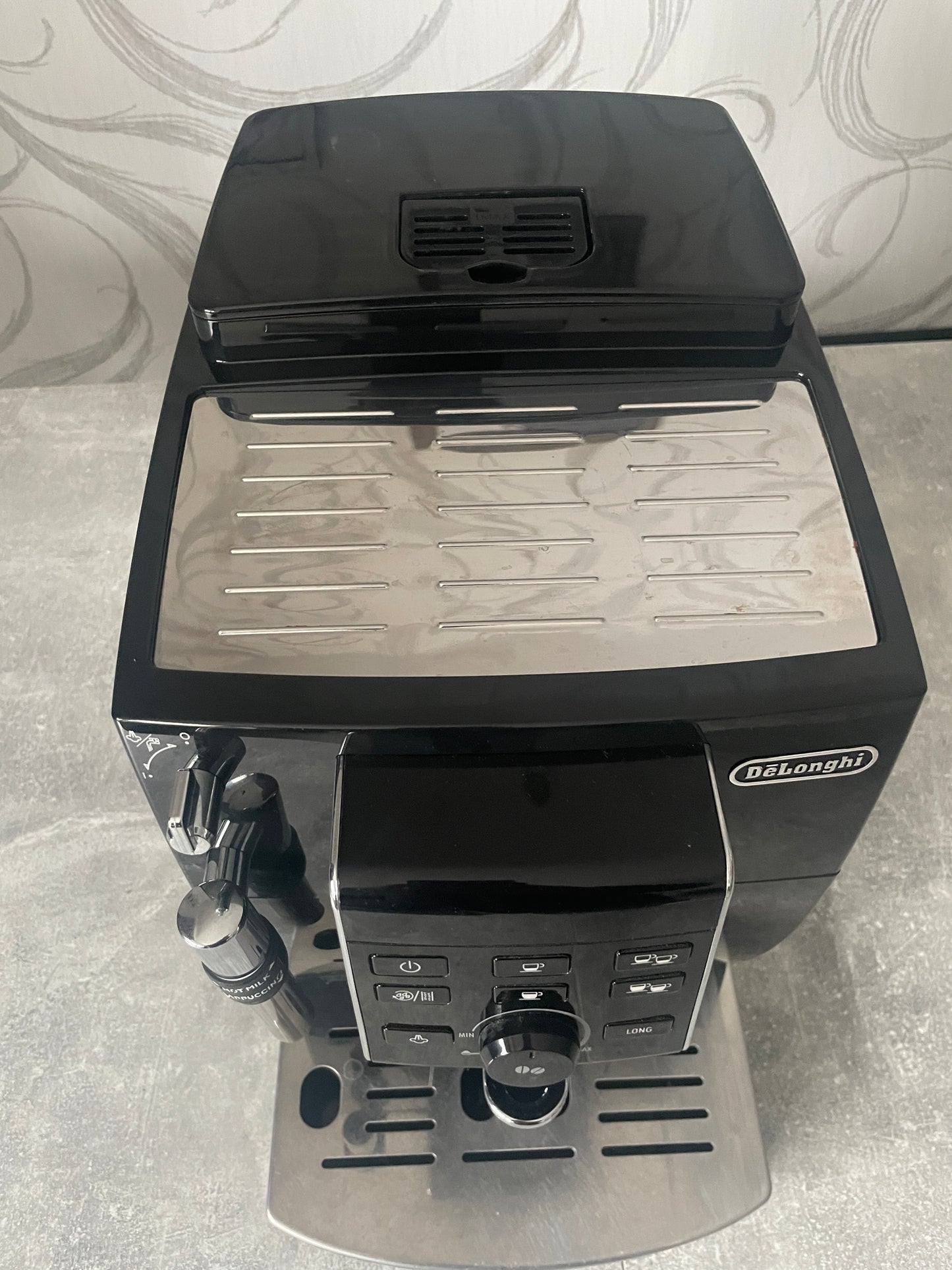 DeLonghi ECAM 23.120 B.