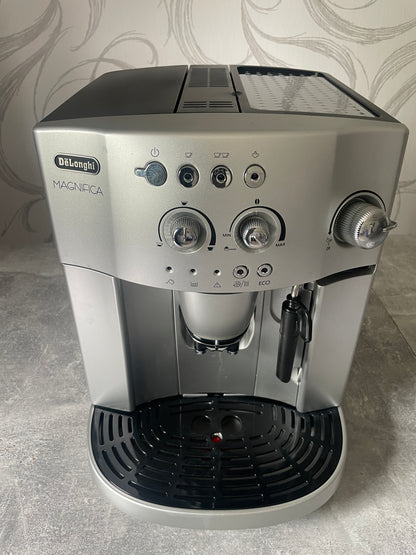 DeLonghi ESAM 4200 S.