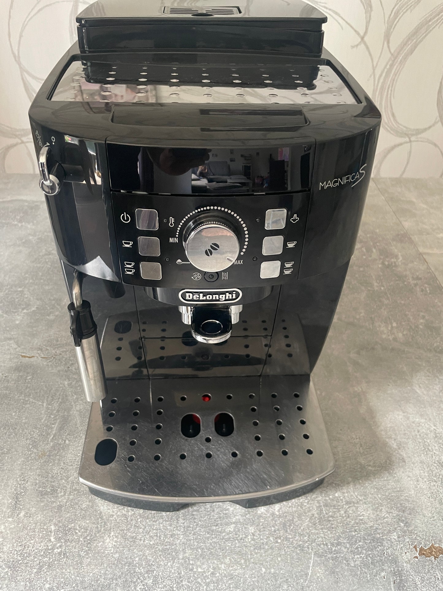 DeLonghi ECAM 21.118 B.