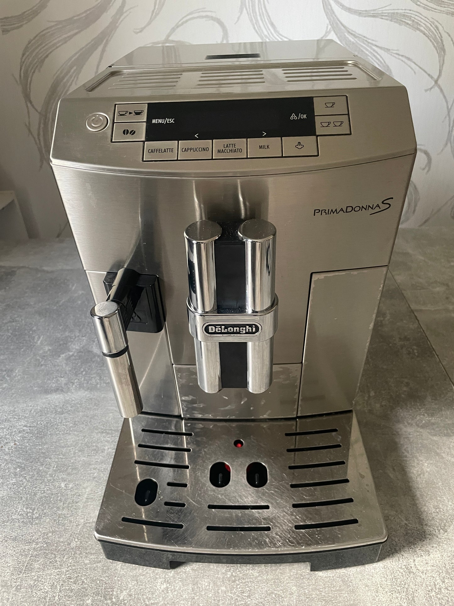 DeLonghi ECAM 26.455 S mit Milchbehälter