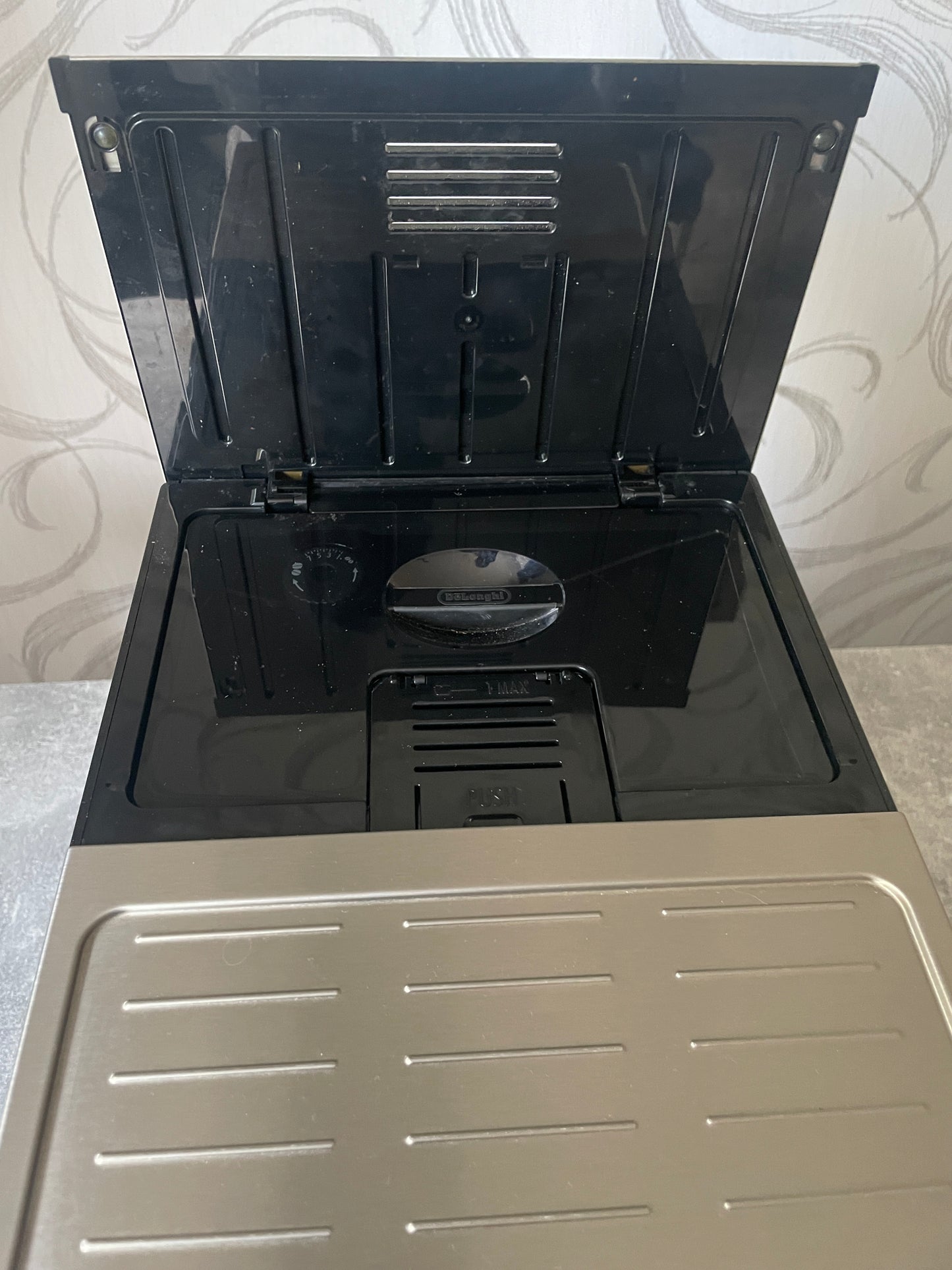 DeLonghi ECAM 26.455 S mit Milchbehälter