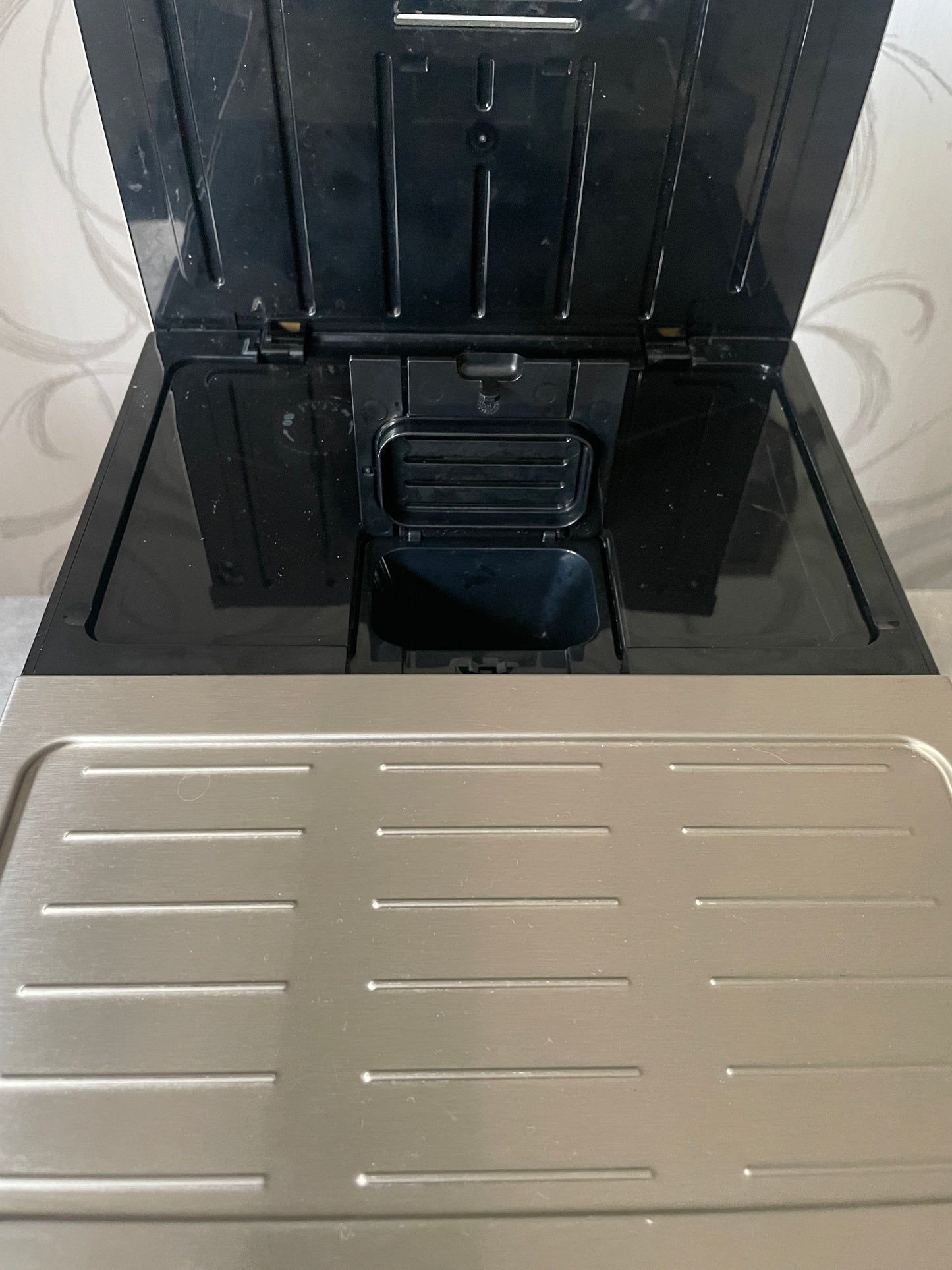 DeLonghi ECAM 26.455 S mit Milchbehälter