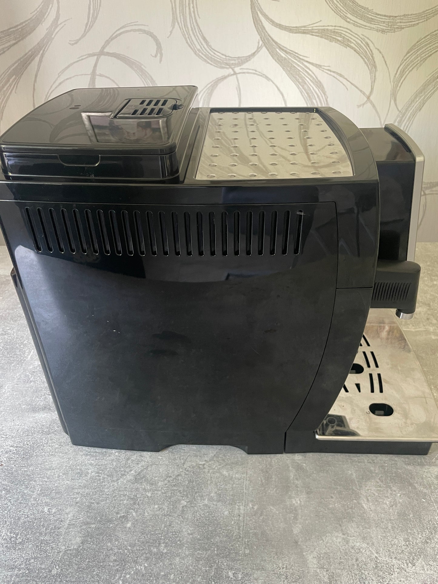 DeLonghi ECAM 23.463 B.