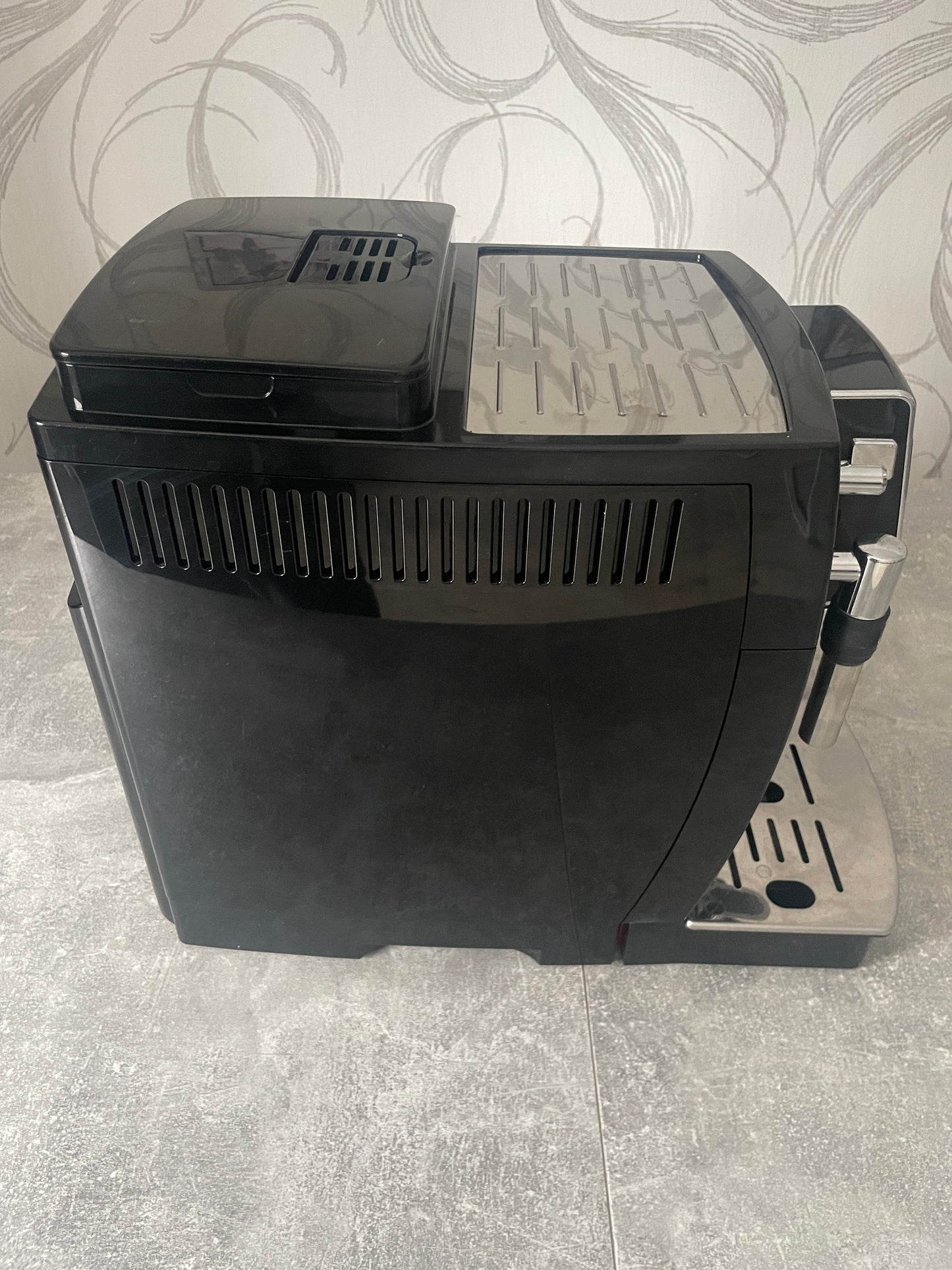DeLonghi ECAM 23.120 B.